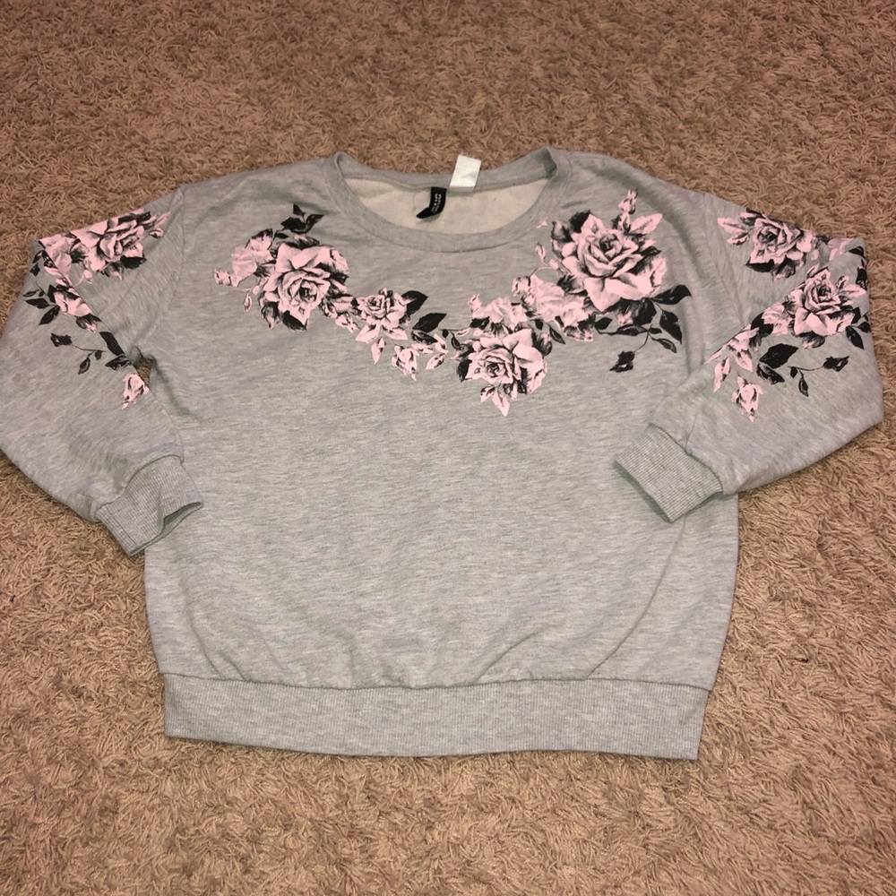 H&M crewneck sweatshirt with floral design